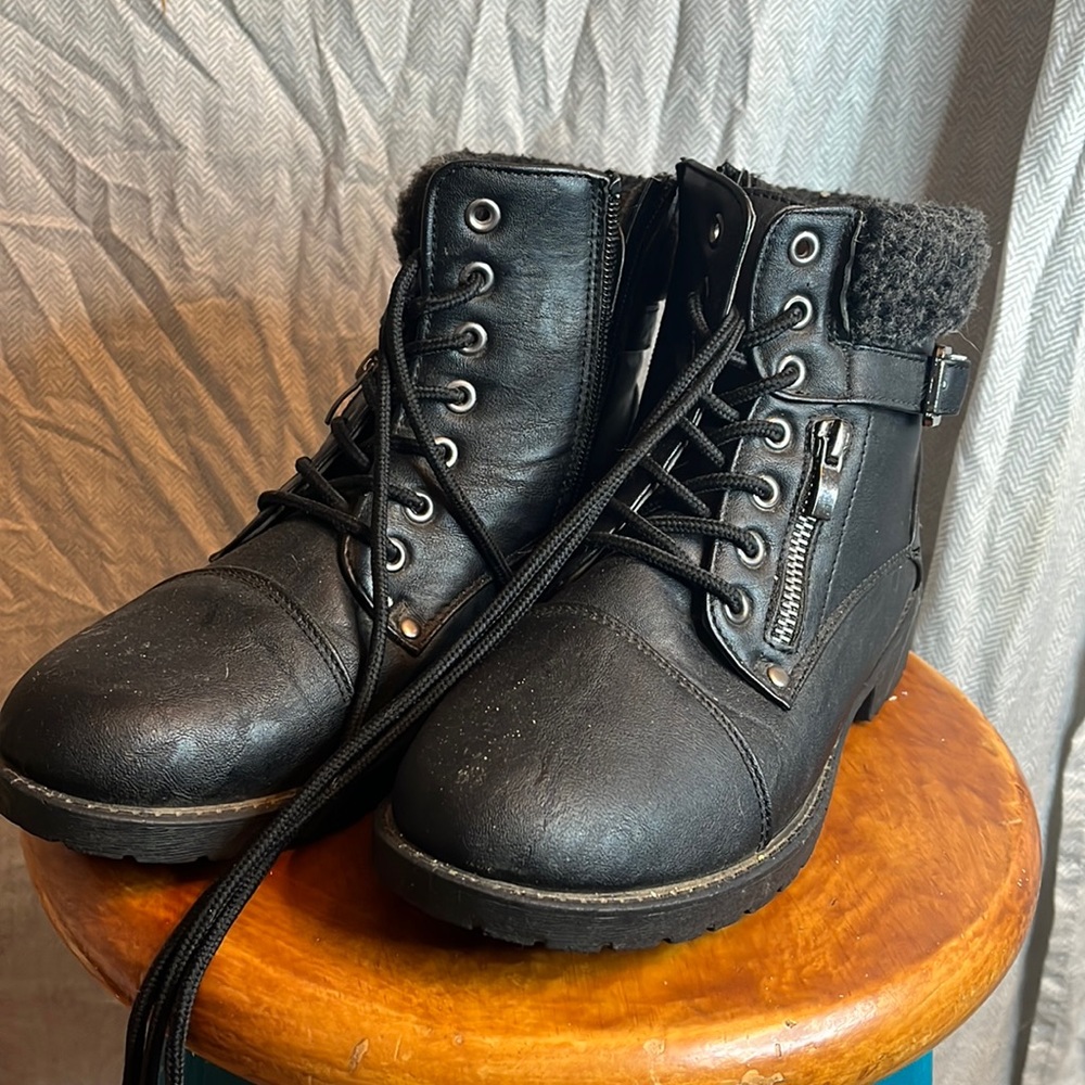 Black Winter boots from Wanted size 8